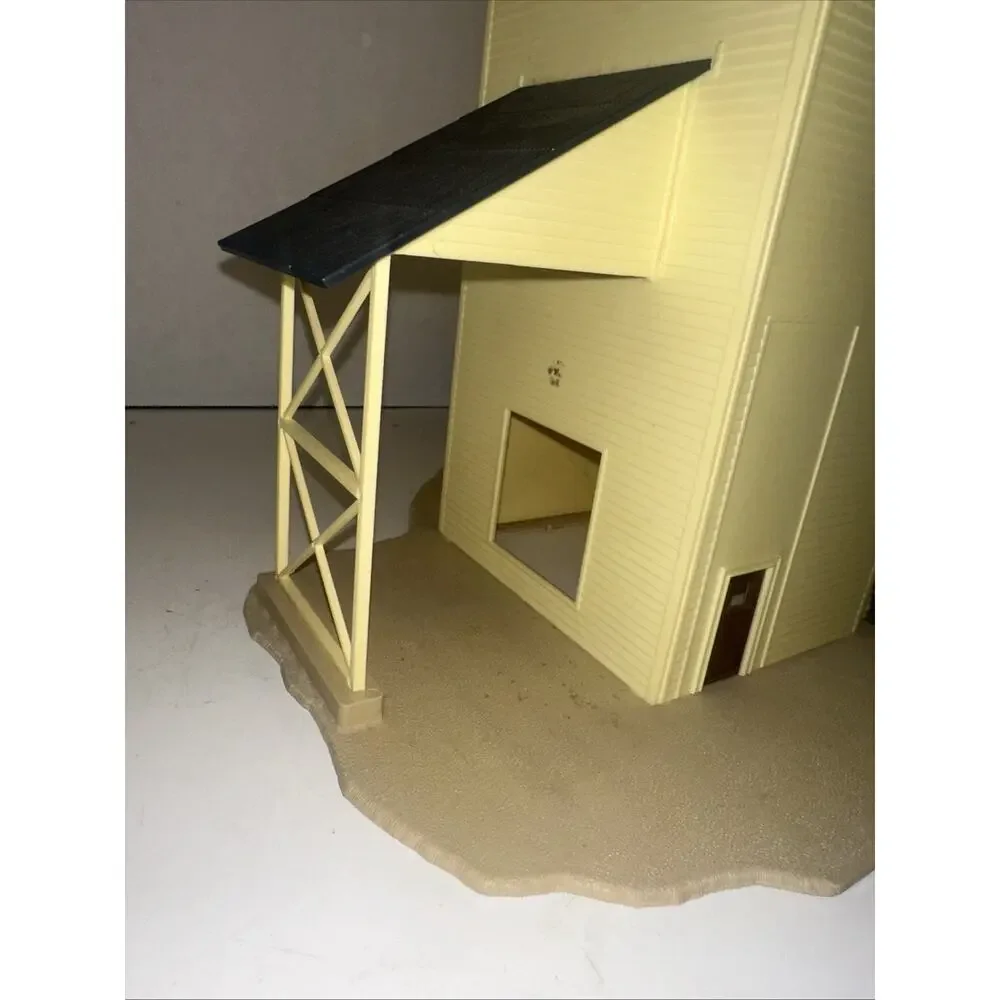 Lionel 6-12726 Olsen Feeds Grain Elevator O Gauge Built Lighted Building Display